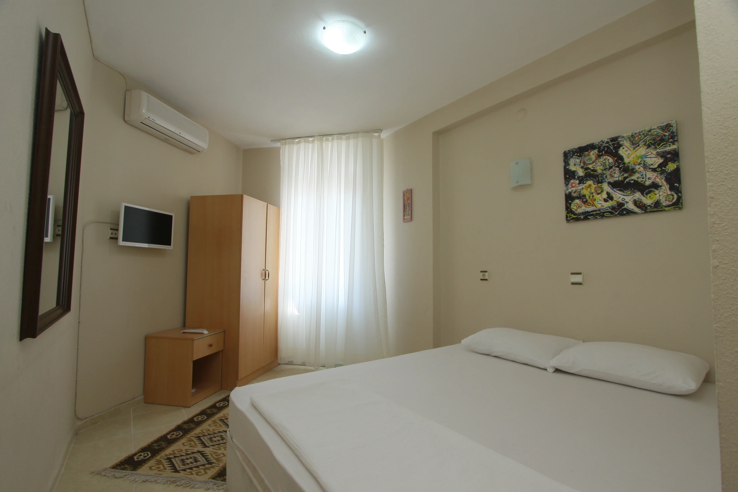 Neşe Hotel Çeşme — Doppelzimmer mit frischer Bettwäsche