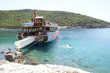 Eine tägliche Bootstour durch die Buchten von Çeşme